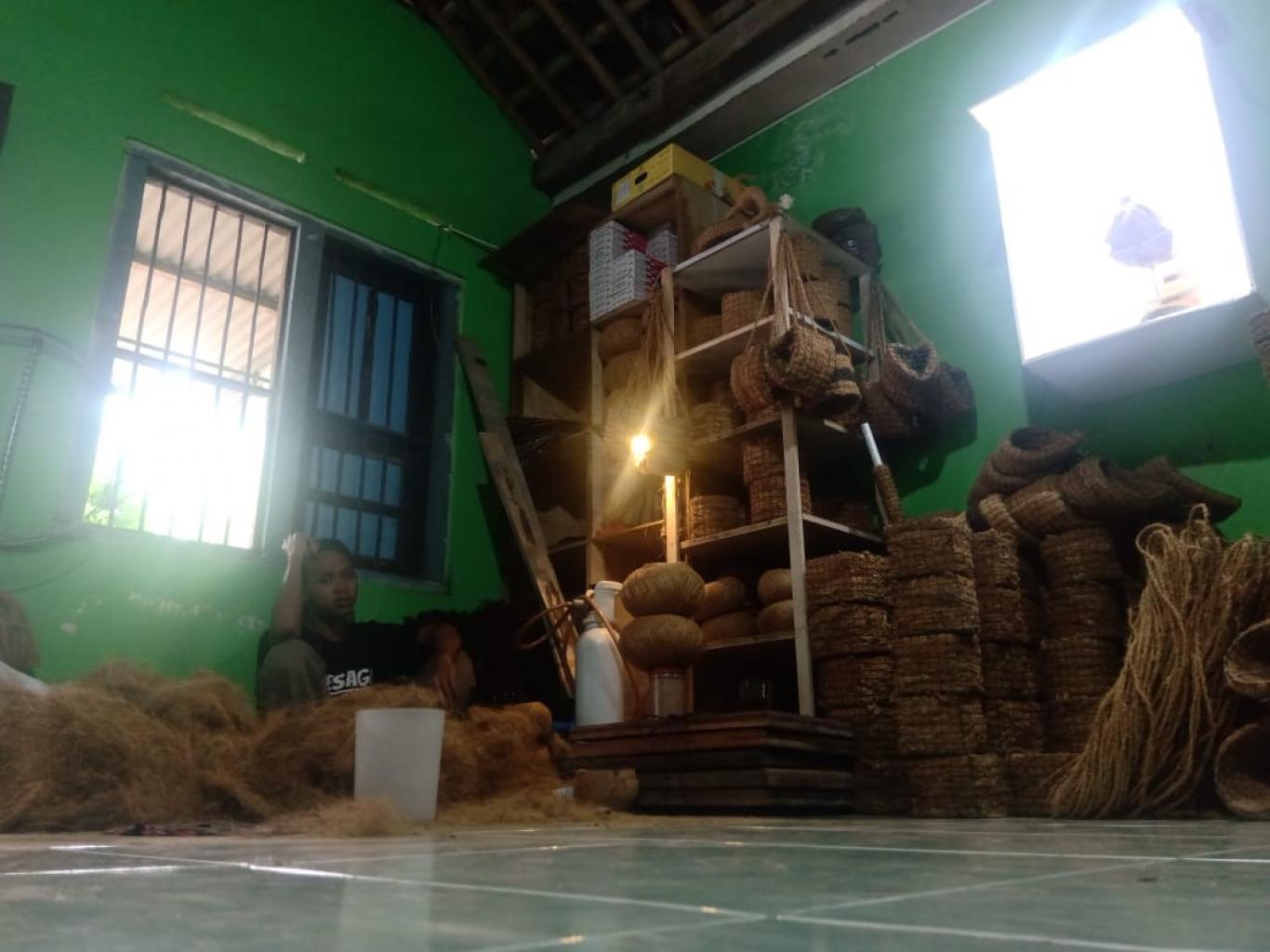 PRODUSEN KERAJINAN SERABUT KELAPA Padukuhan Sonoharjo