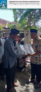 PENYERAHAN AKTA KEMATIAN UNTUK WARGA MARGOKATON PROGRAM LUKADESI PADUKUHAN SOMOKATON