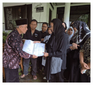 PENYERAHAN AKTA KEMATIAN UNTUK WARGA MARGOKATON PROGRAM LUKADESI BULAN OKTOBER TAHUN 2025 PADUKUHAN NYAMPLUNG